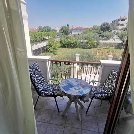 White House - With Balcony And Sea View 3 Apartman Supetar