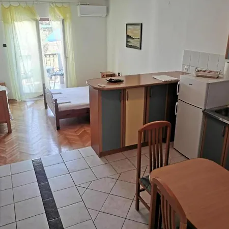 White House - With Balcony And Sea View 3 Apartman *